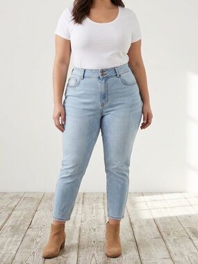 Beyond Us Light Wash High-Rise Jeans - 22✨